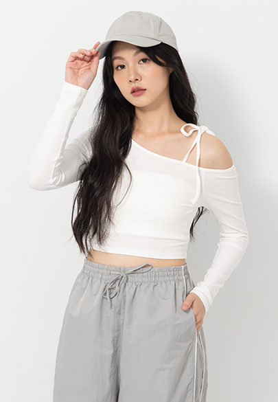 斜肩綁帶短版上衣